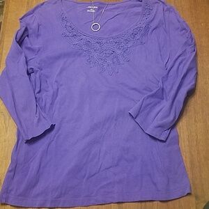 👸👕 #009 St. Johns Bay 3/4 sleeve scoop neck w/ embroidery top Size L